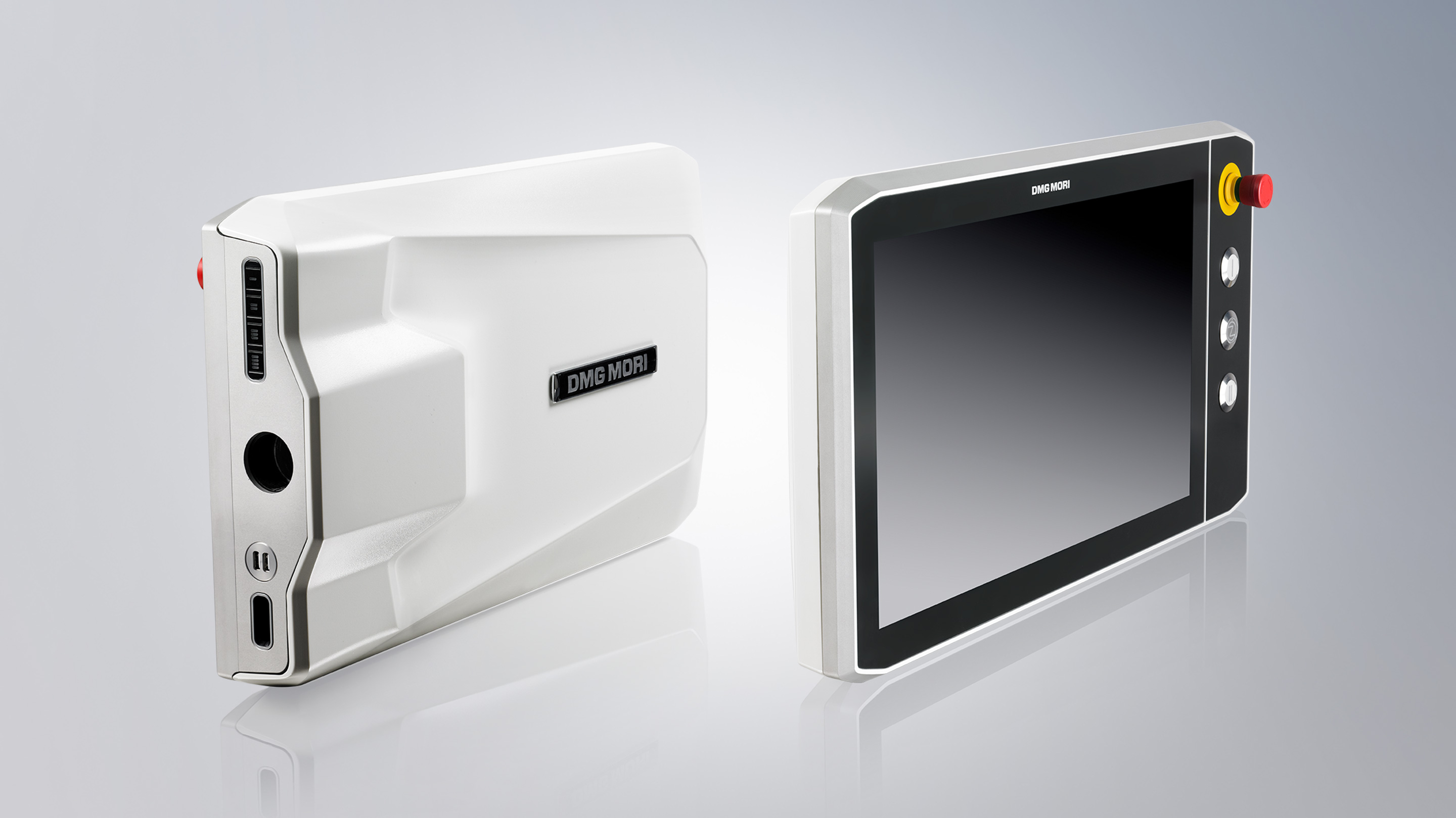 CP3921-1xxx：21.5 英寸显示屏，采用客户专属触摸屏玻璃，右侧有额外的按钮扩展，玻璃表面和不锈钢按钮，集成操作模式选择开关、US B 端口和 RFID 阅读器