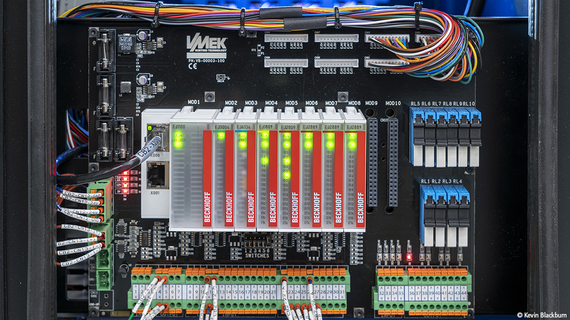 紧凑型 EJ 板减少了 Vmek 硬件解决方案的占地面积。 
