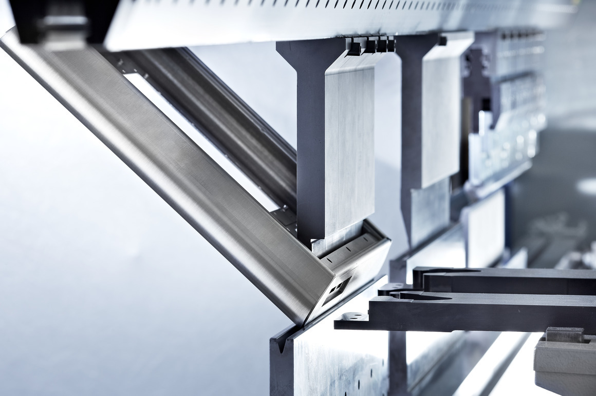 倍福基于 PC 的控制技术可为折弯加工领域提供适配的解决方案。