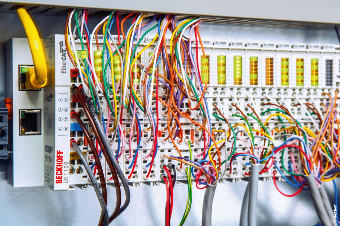 在与专业科学设备进行高速数据交换时，OTI Lumionics 公司在材料测试平台上使用了多种不同类型的 EtherCAT 端子模块。