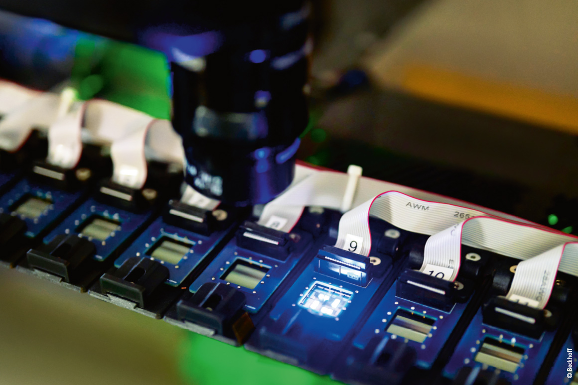 采用虚拟方法完成开发后，OLED 材料会在显示样品生产环节接受严格测试，以确保其完全符合客户的具体要求