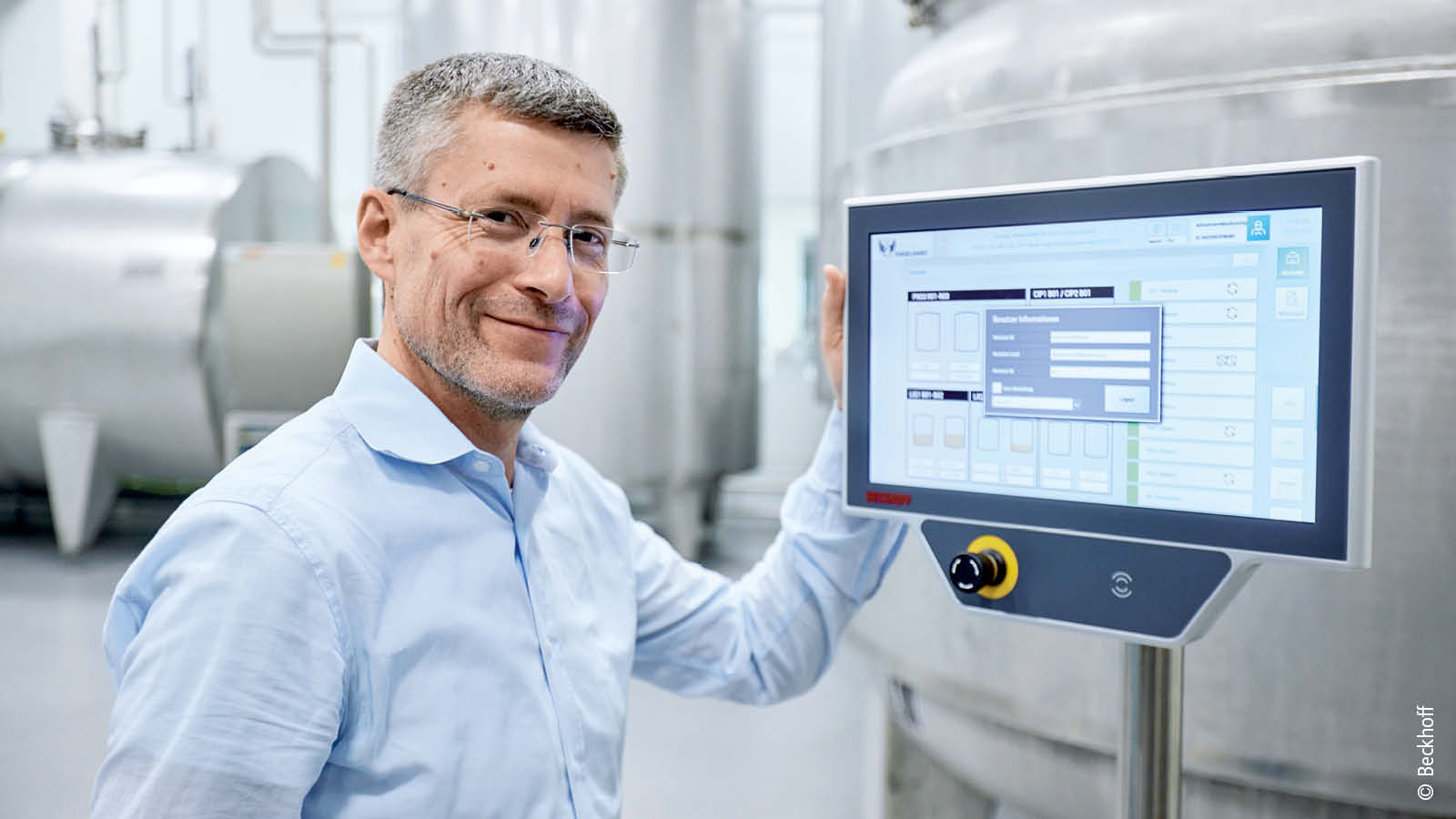 “在规划我们的全新液体制剂生产设备的最初阶段，我就非常欣赏倍福基于 PC 的控制技术、TwinCAT 3 以及倍福系统工程部实现的高度灵活性。”Engelhard Arzneimittel 公司工程部主管 Rüdiger John 说道  