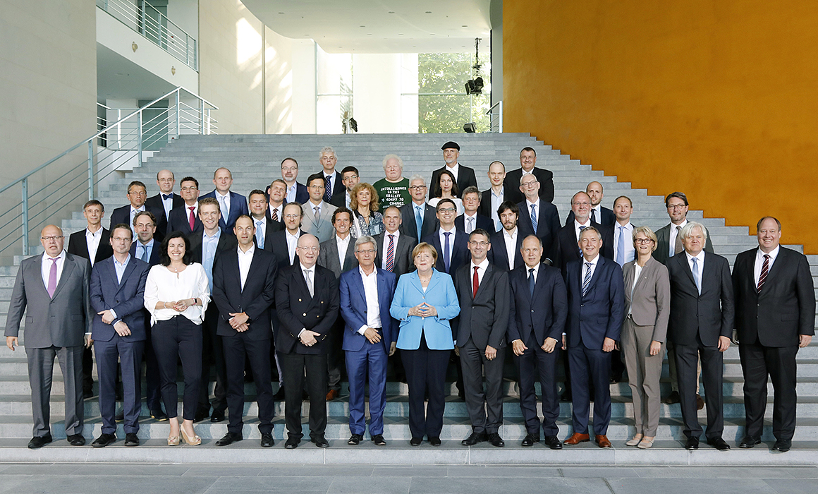 Hans Beckhoff (2nd from r.) was one of the AI experts invited to attend the meeting at the Federal Chancellery by Angela Merkel. (picture: "Bundesregierung/Jochen Eckel").