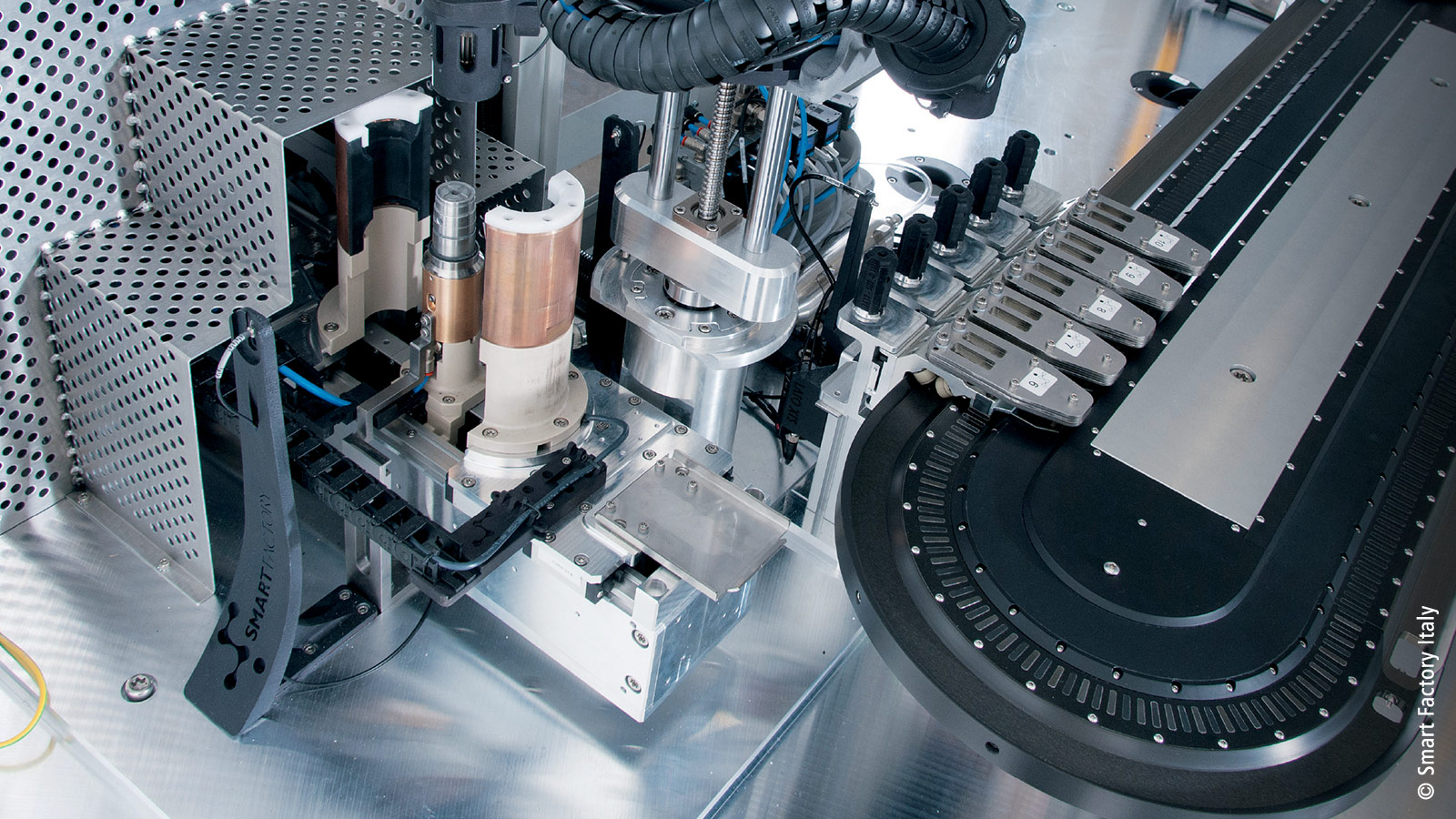 The XTS eXtended transport system is the centerpiece of the Flexim solution. It can be connected to different processing modules in order to implement matching system configurations for varying assembly or machining processes quickly and flexibly.  