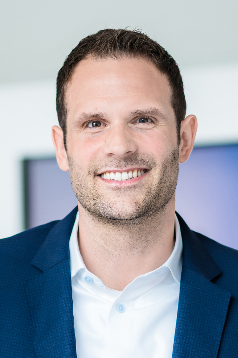 Bild6: Christian Gummich ist Branchenmanager Kunststoffmaschinen und Produktmanager Hydraulik bei Beckhoff Automation.