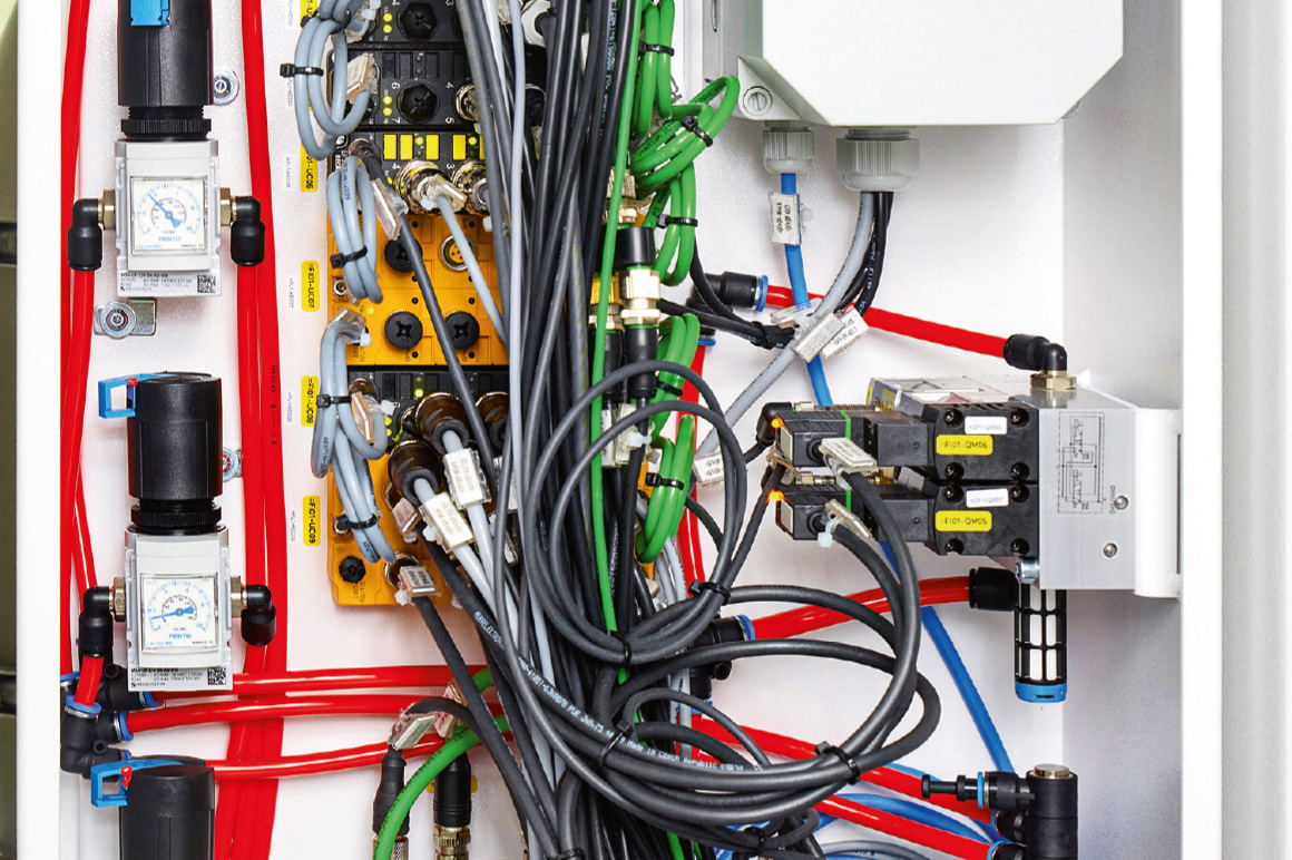 除了 EL 系列 EtherCAT 和 TwinSAFE 端子模块外，I/O 层级还包含用于分布式安装的 EP 系列紧凑型 EtherCAT 和 TwinSAFE 端子盒