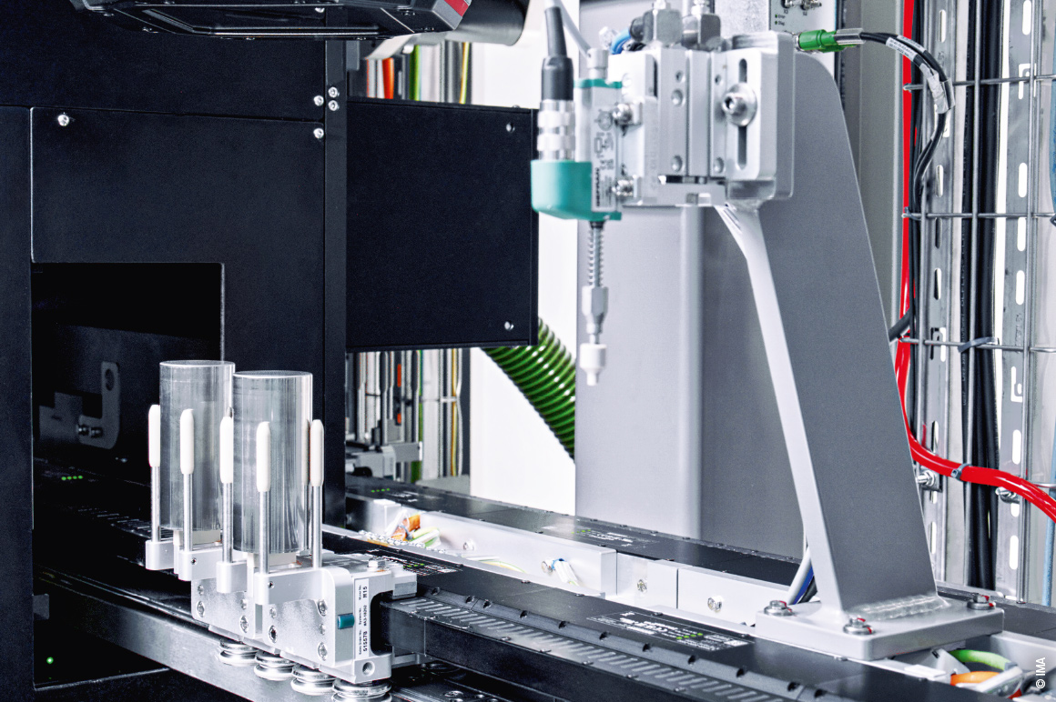 已组装的电池电芯进入检测工位