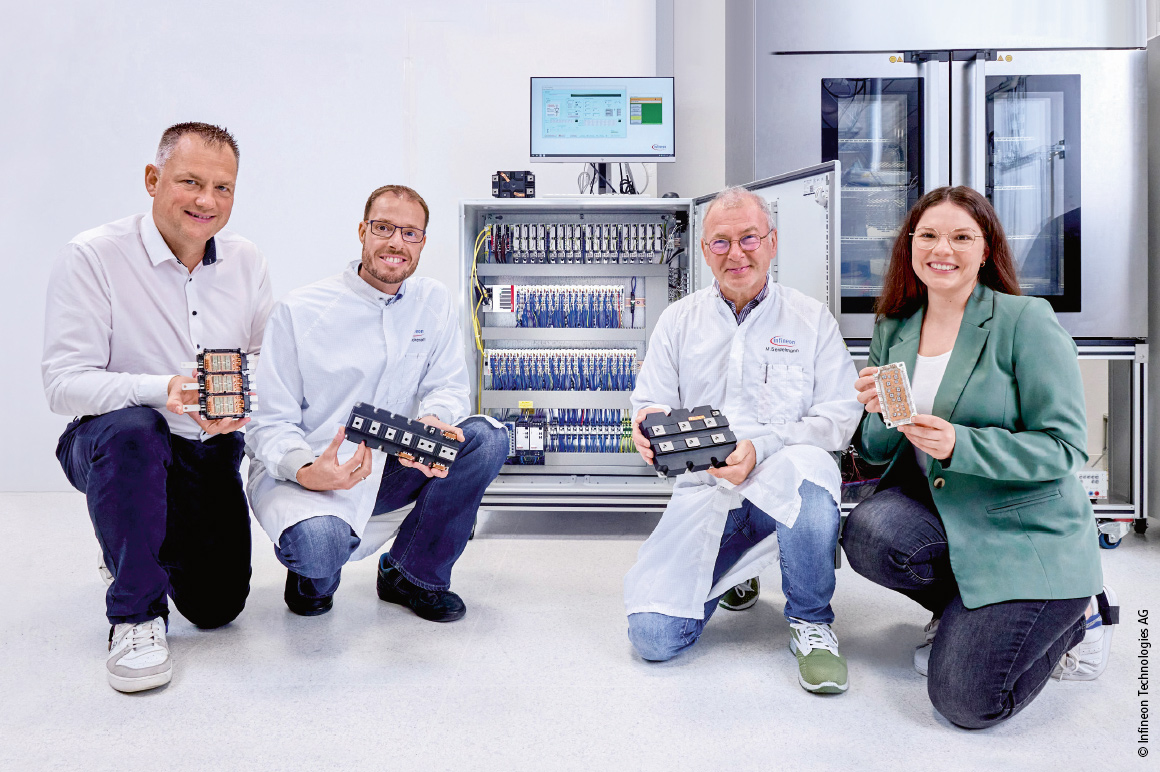 （从左至右）倍福 I/O 产品经理 Christian Lindemann、半导体测试实验室负责人 Martin Roeckerath 博士、测试台架技术测试工程师 Martin Seidelmann（两人均来自英飞凌），以及倍福销售工程师 Antonia Kuhn，在测试台前
