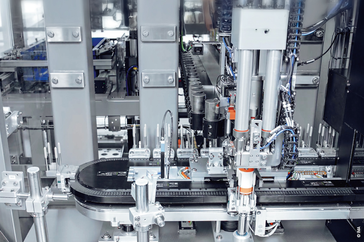 IMA EV-Tech 复杂的动力电池电芯装配线中五套 XTS 系统中的其中两套