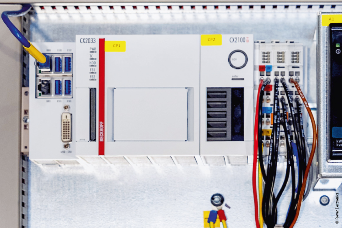 搭载 AMD Ryzen™ 处理器的 CX2033 嵌入式控制器用于发电站控制器（PPC），各功率模块则通过 TwinCAT 和 ADS 通信协议实现控制