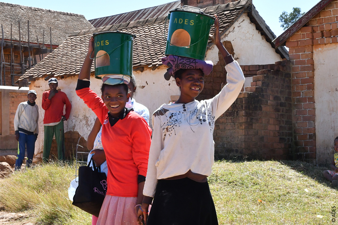 倍福积极参与 myclimate 基金会组织的自愿性碳补偿计划：向购买太阳能炊具的马达加斯加居民提供补贴。 